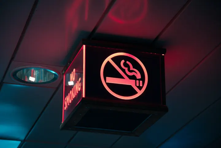 Powered-on no smoking box